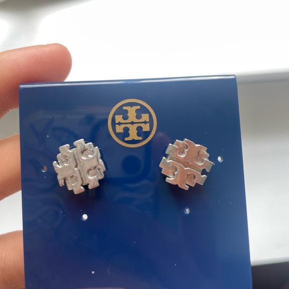 Tory Burch logo stud earrings - Picture 2 of 4